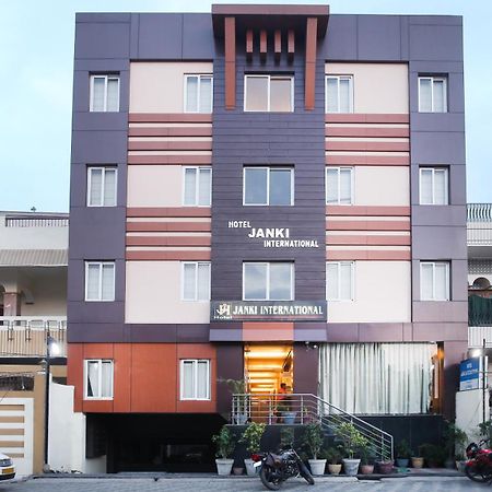 Hotel Janki International 3 Km From Kashi Vishwanath Temple Free Pickup From Railway Station Varanasi Esterno foto