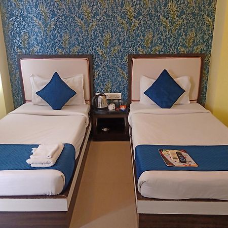 Hotel Janki International 3 Km From Kashi Vishwanath Temple Free Pickup From Railway Station Varanasi Esterno foto