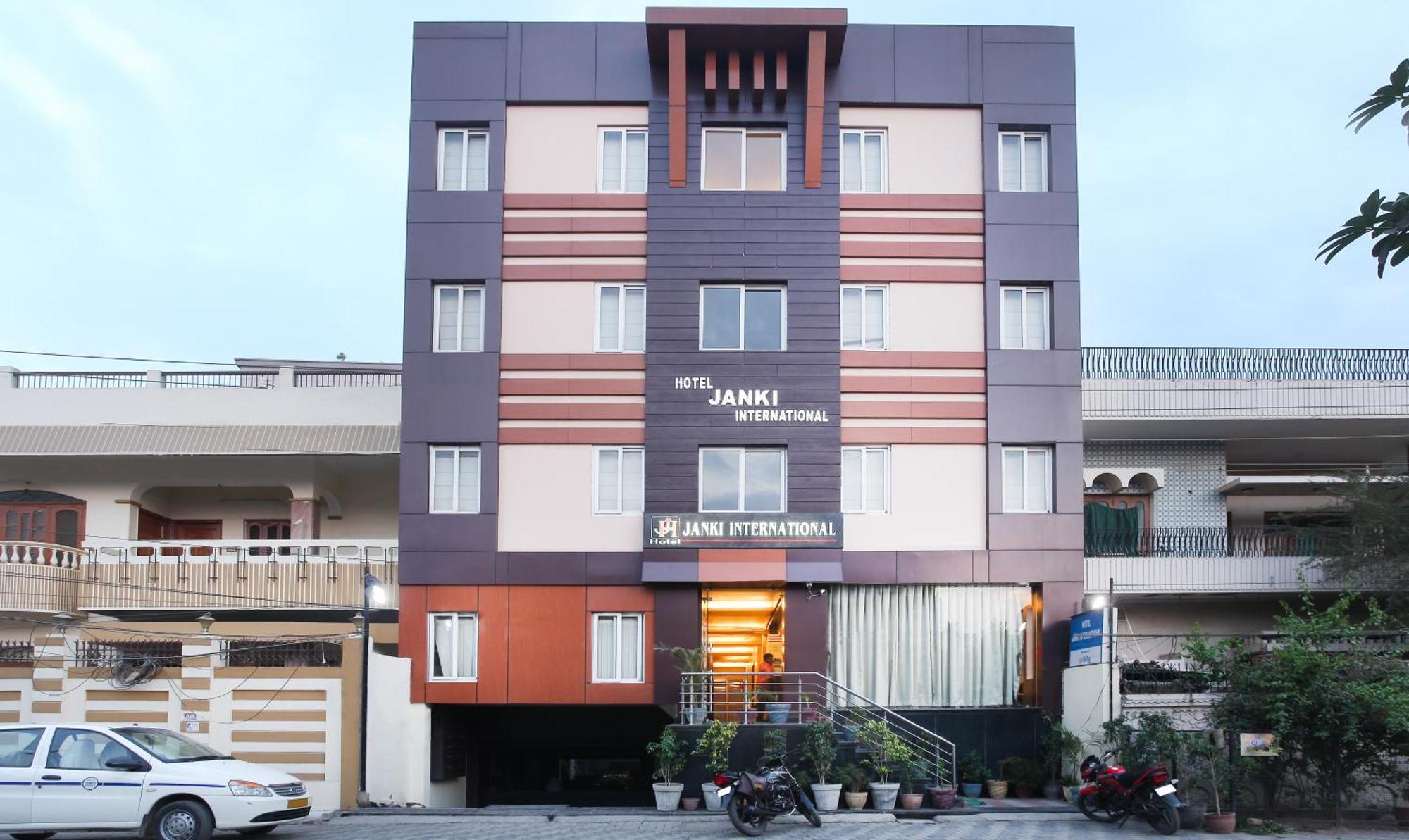 Hotel Janki International 3 Km From Kashi Vishwanath Temple Free Pickup From Railway Station Varanasi Esterno foto