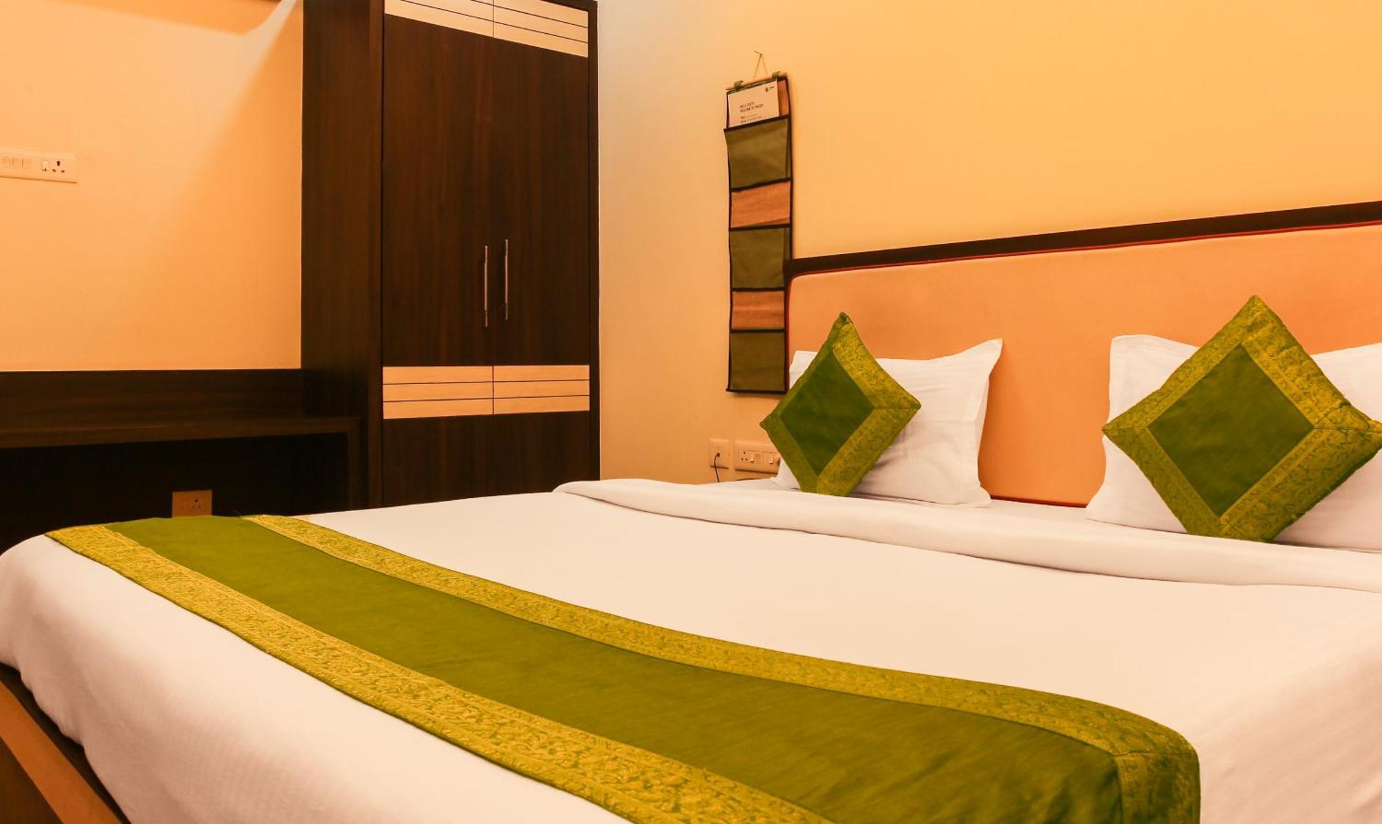 Hotel Janki International 3 Km From Kashi Vishwanath Temple Free Pickup From Railway Station Varanasi Esterno foto