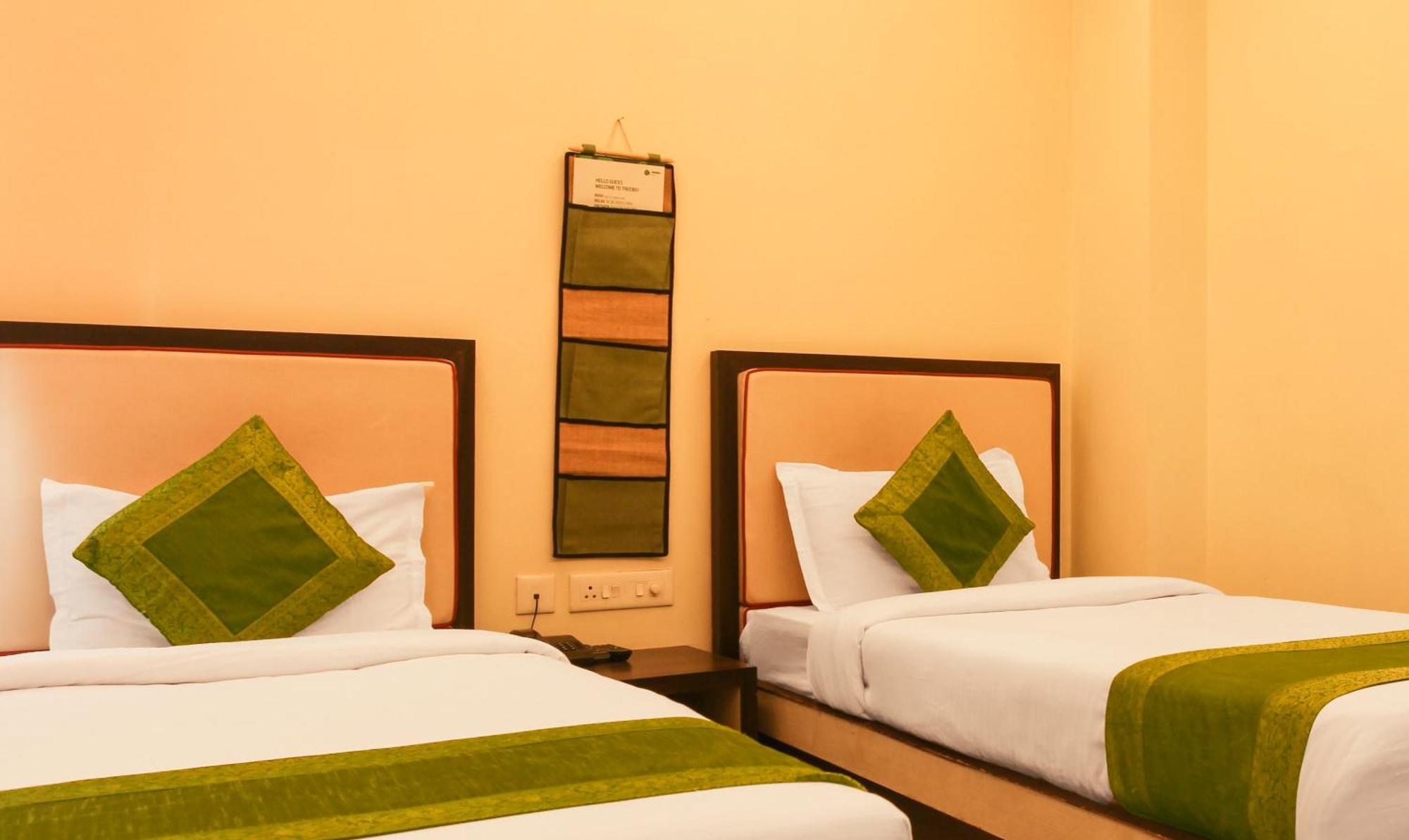 Hotel Janki International 3 Km From Kashi Vishwanath Temple Free Pickup From Railway Station Varanasi Esterno foto