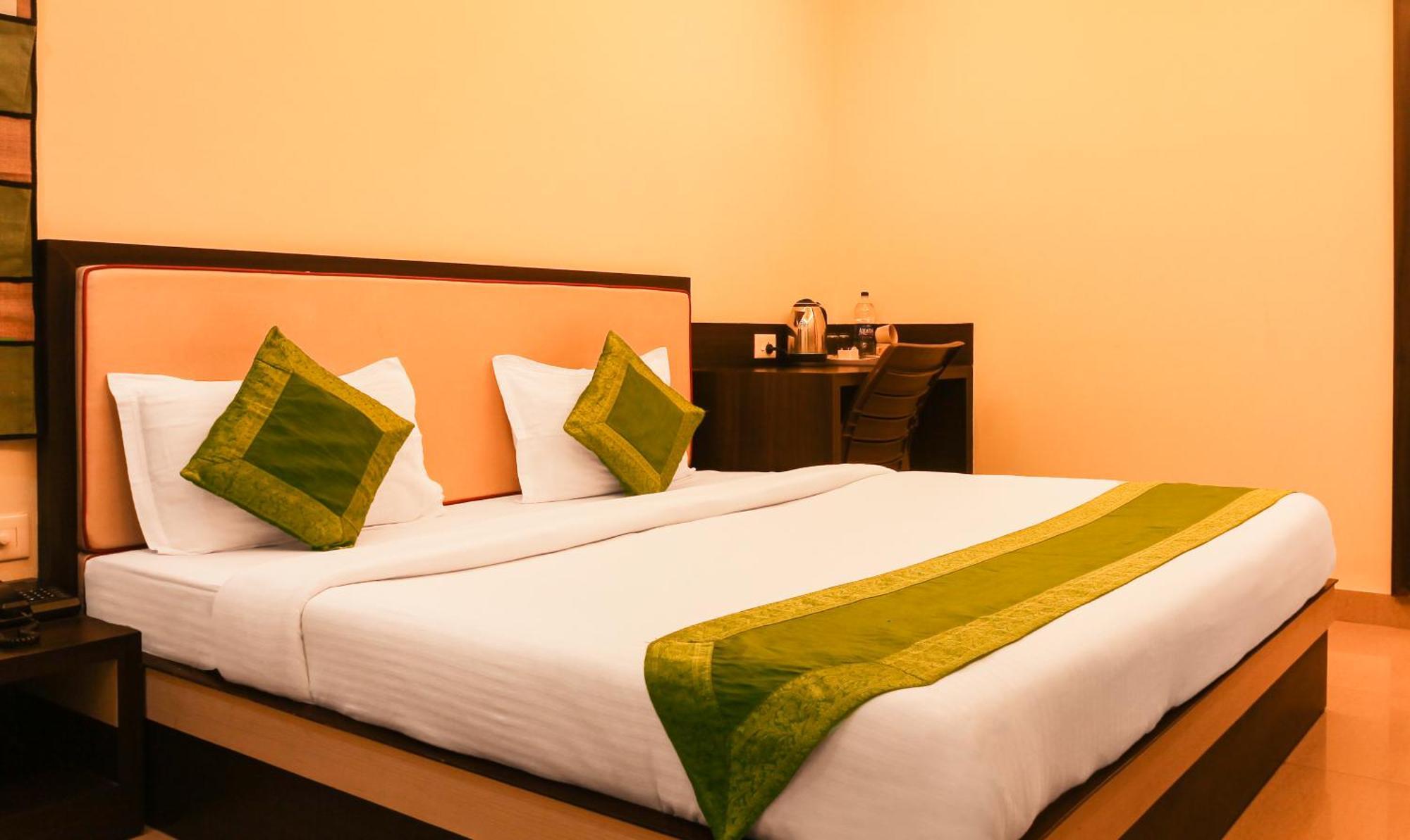 Hotel Janki International 3 Km From Kashi Vishwanath Temple Free Pickup From Railway Station Varanasi Esterno foto