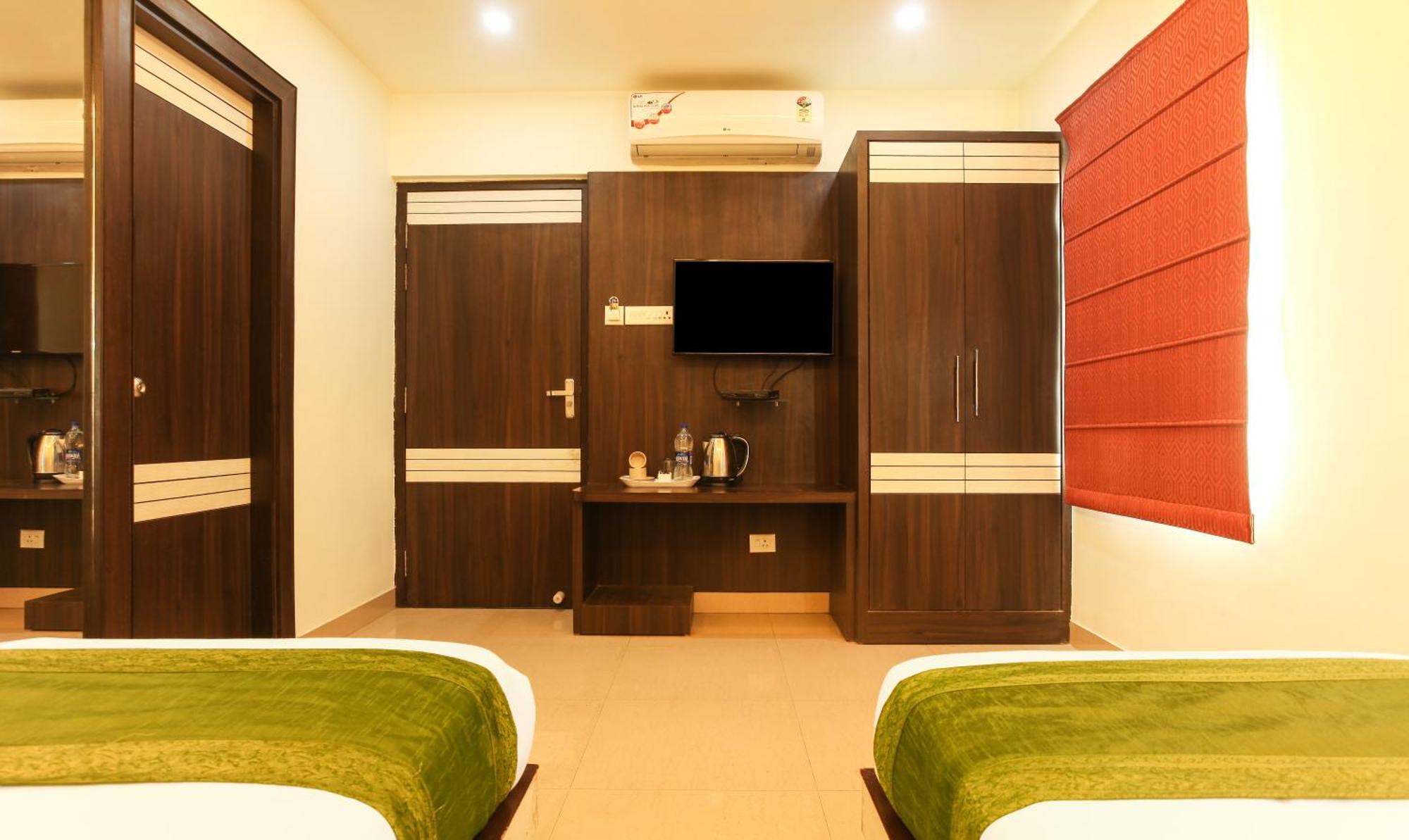 Hotel Janki International 3 Km From Kashi Vishwanath Temple Free Pickup From Railway Station Varanasi Esterno foto