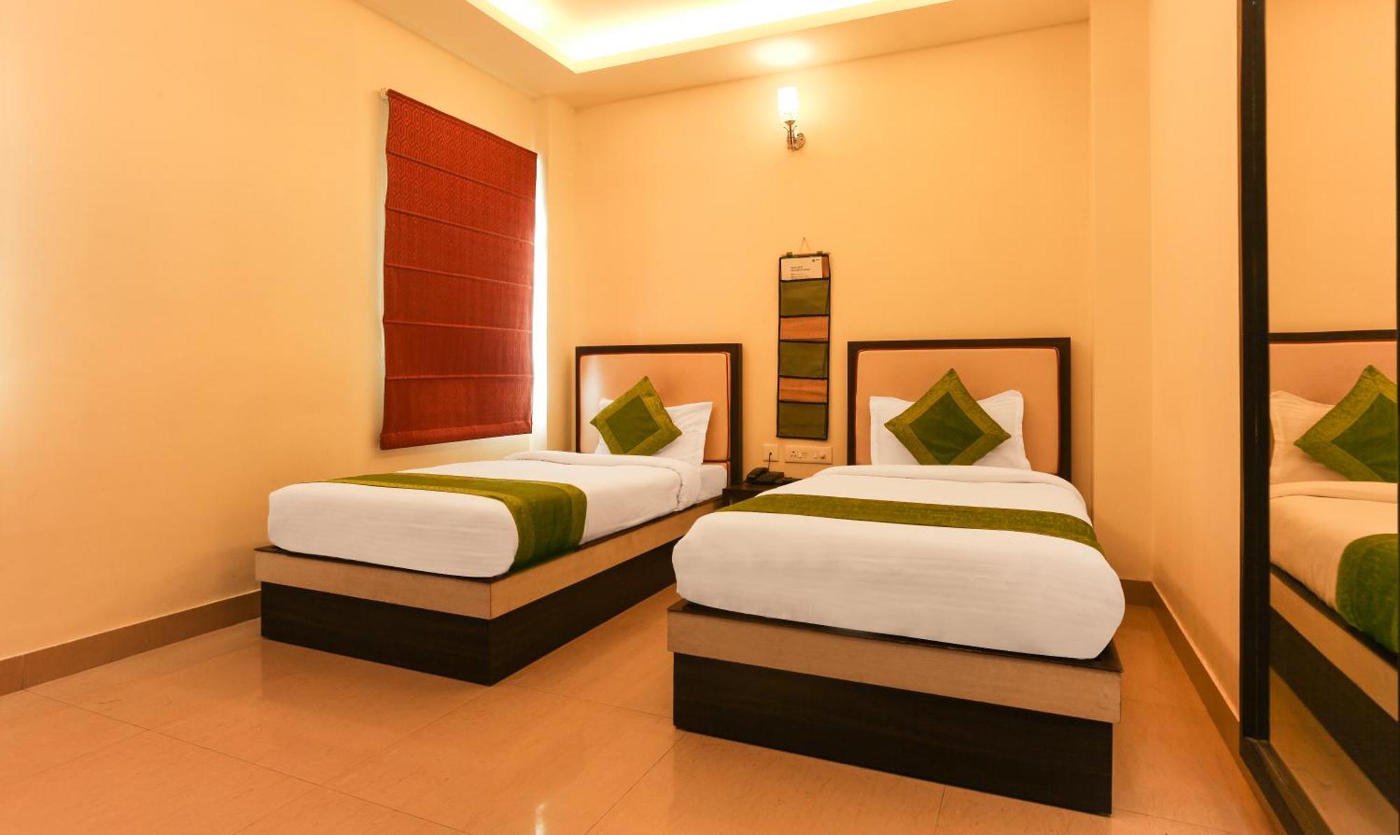 Hotel Janki International 3 Km From Kashi Vishwanath Temple Free Pickup From Railway Station Varanasi Esterno foto