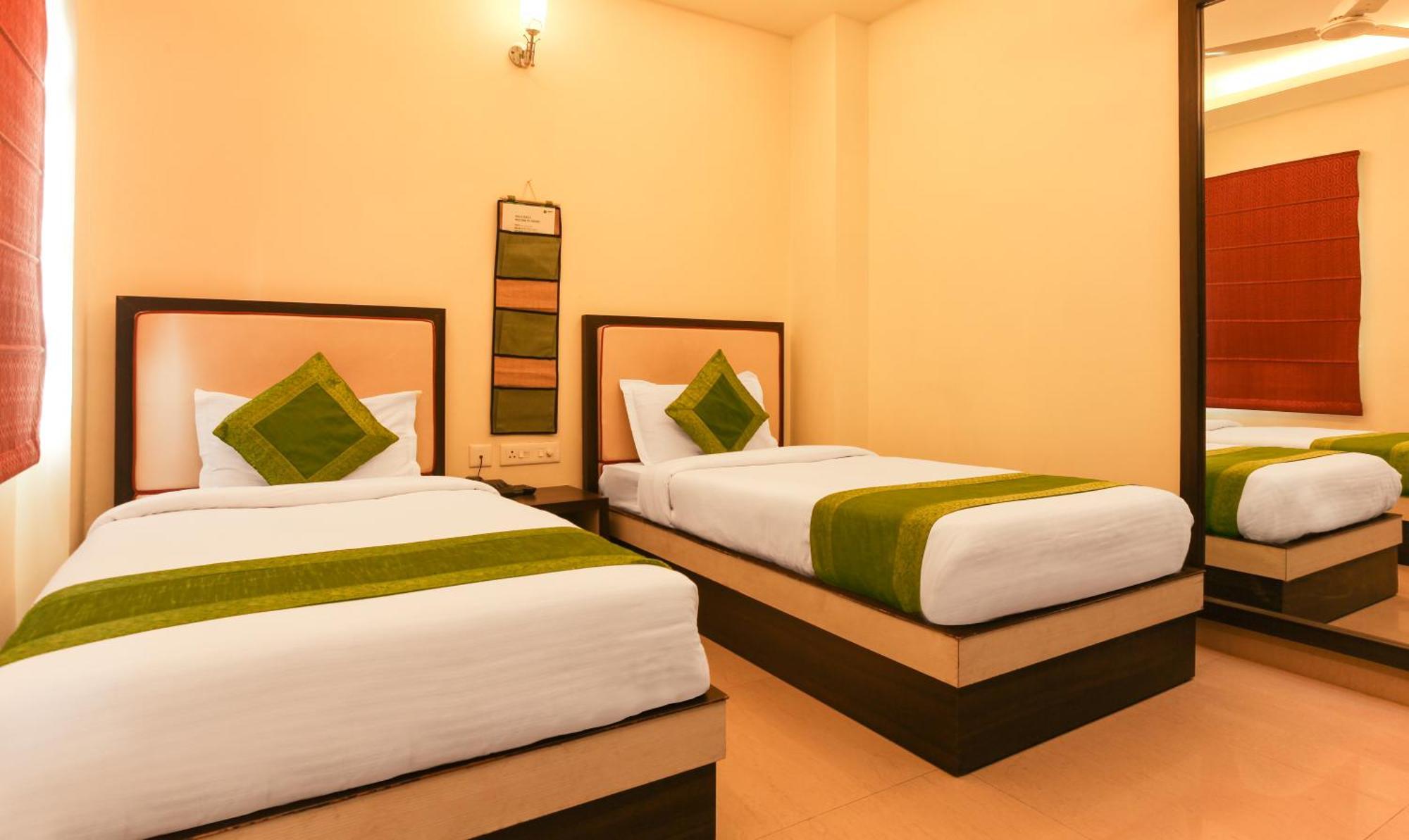 Hotel Janki International 3 Km From Kashi Vishwanath Temple Free Pickup From Railway Station Varanasi Esterno foto