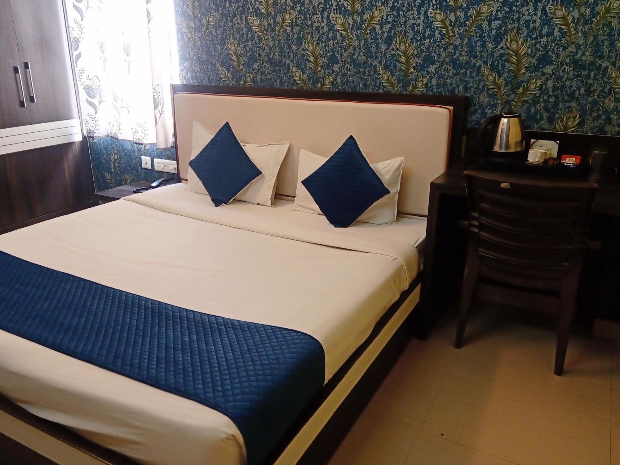 Hotel Janki International 3 Km From Kashi Vishwanath Temple Free Pickup From Railway Station Varanasi Esterno foto