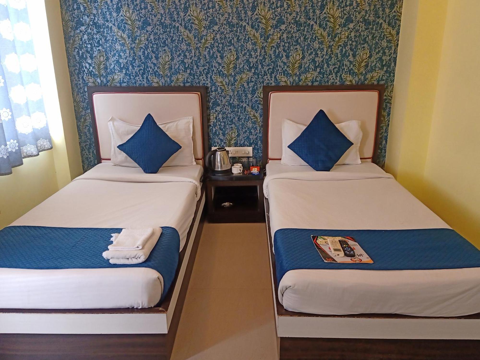 Hotel Janki International 3 Km From Kashi Vishwanath Temple Free Pickup From Railway Station Varanasi Esterno foto