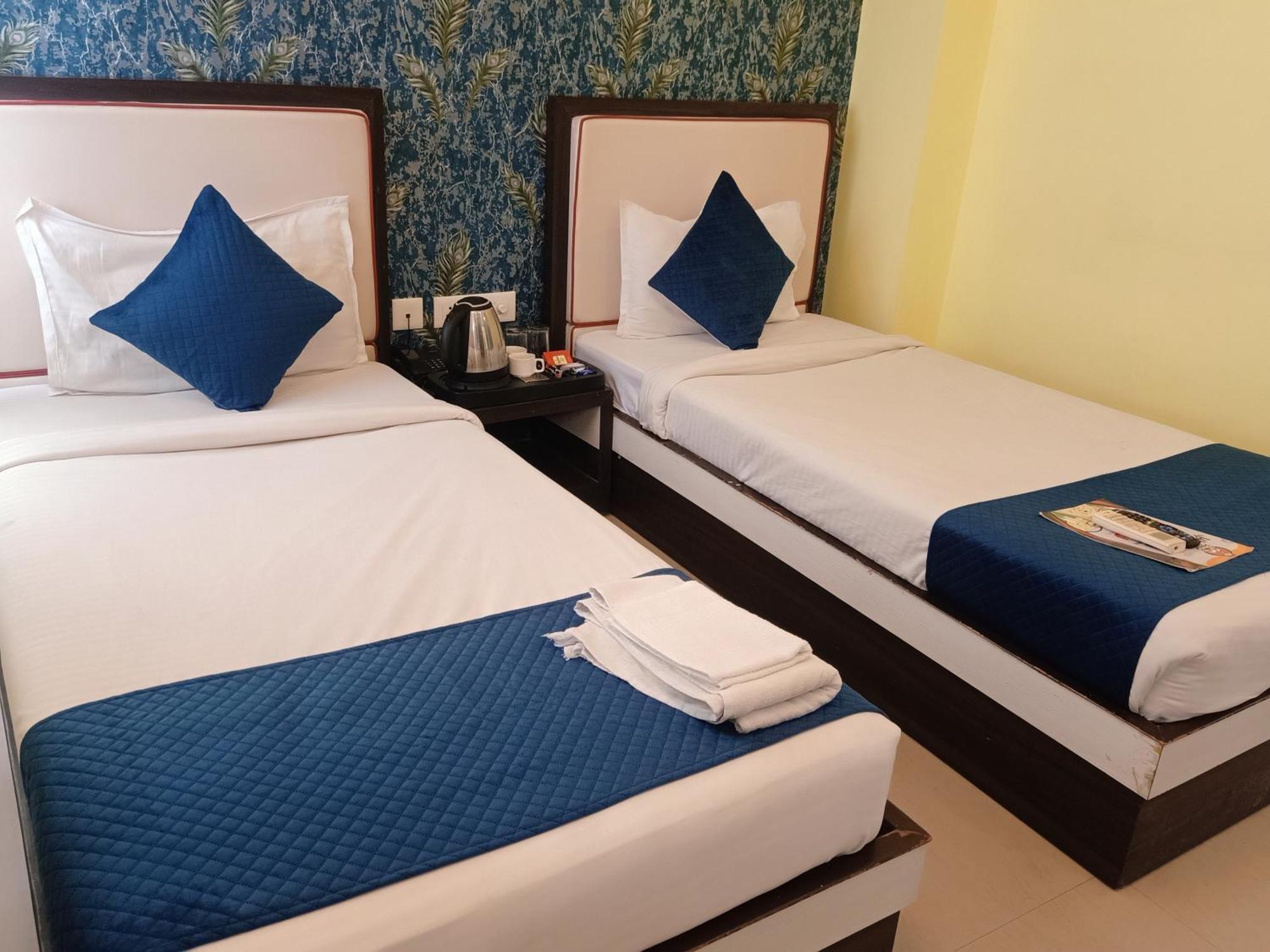 Hotel Janki International 3 Km From Kashi Vishwanath Temple Free Pickup From Railway Station Varanasi Esterno foto