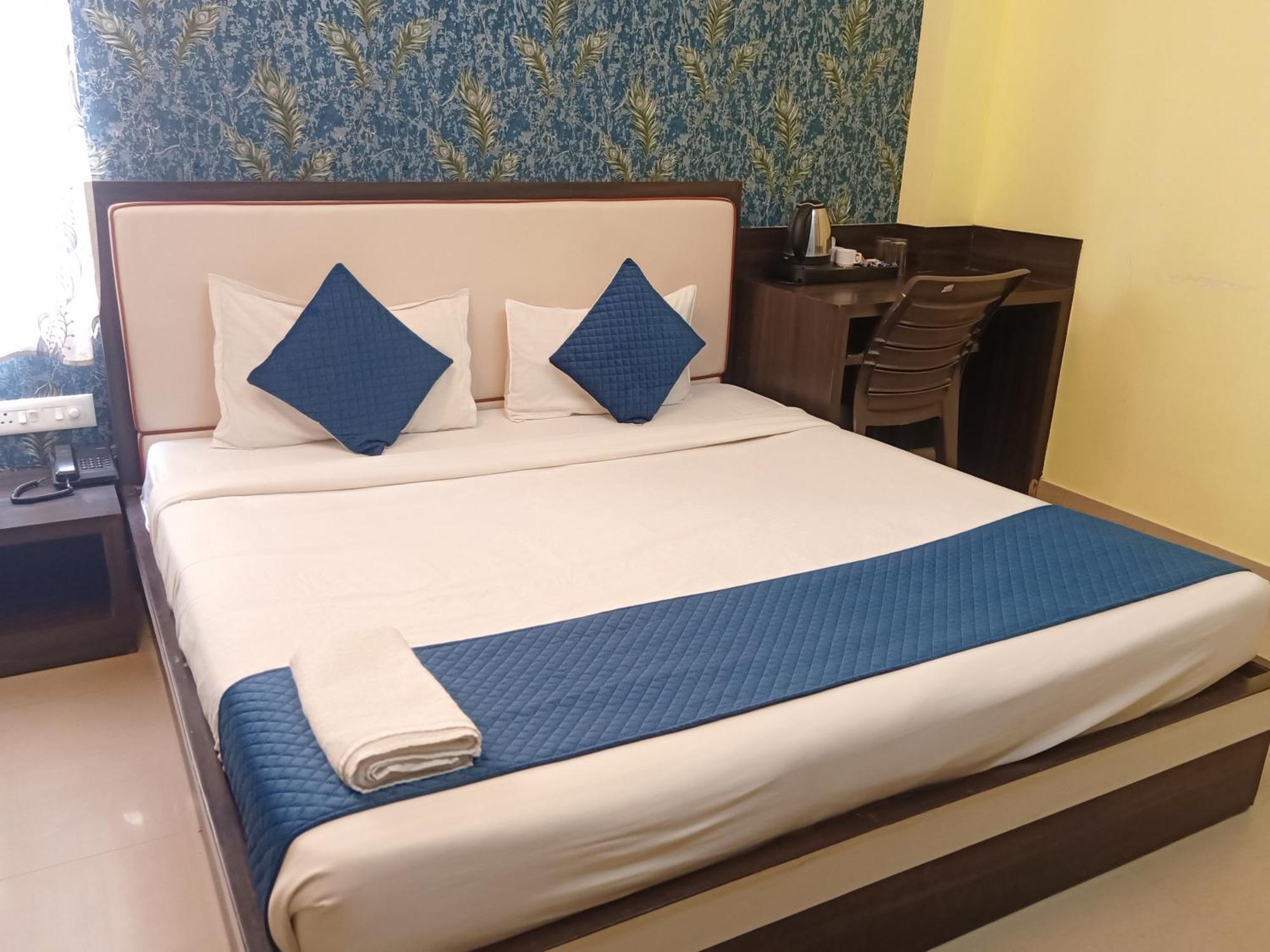 Hotel Janki International 3 Km From Kashi Vishwanath Temple Free Pickup From Railway Station Varanasi Esterno foto