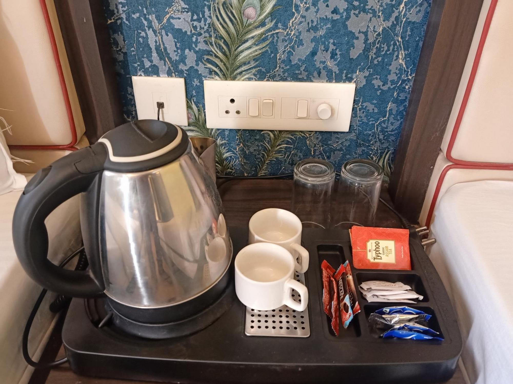 Hotel Janki International 3 Km From Kashi Vishwanath Temple Free Pickup From Railway Station Varanasi Esterno foto