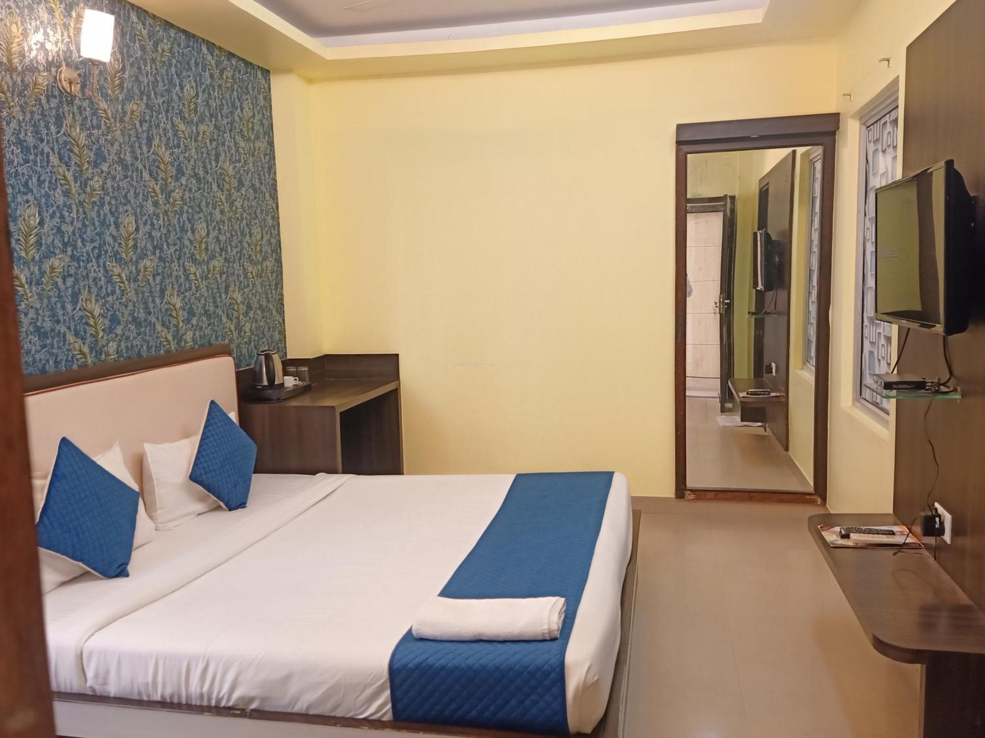 Hotel Janki International 3 Km From Kashi Vishwanath Temple Free Pickup From Railway Station Varanasi Esterno foto
