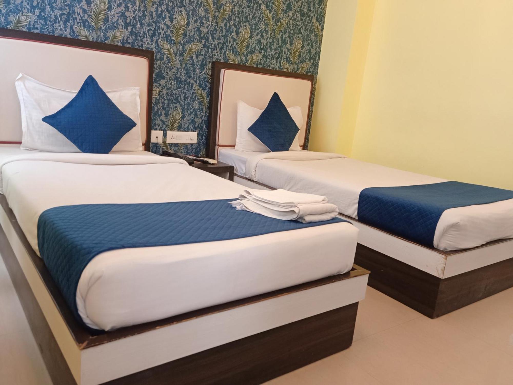 Hotel Janki International 3 Km From Kashi Vishwanath Temple Free Pickup From Railway Station Varanasi Esterno foto